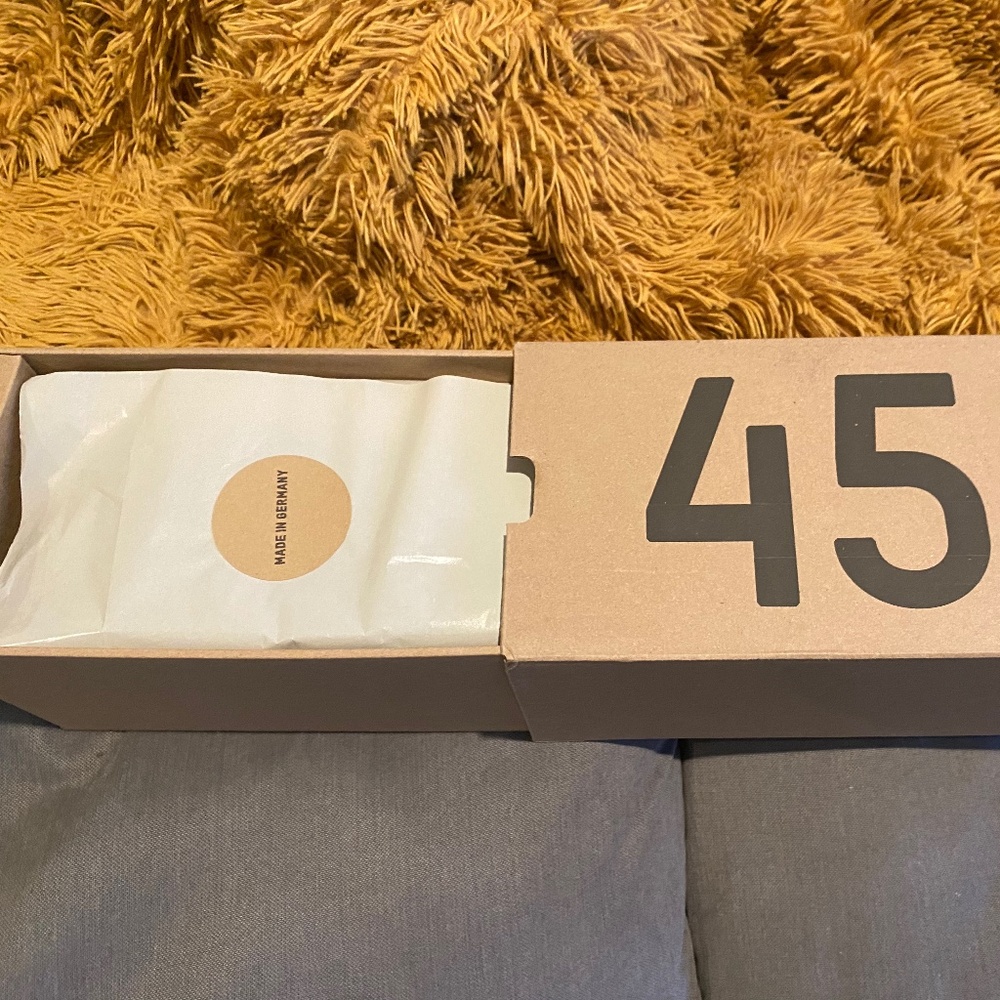 Yeezy 450 ( utility black)